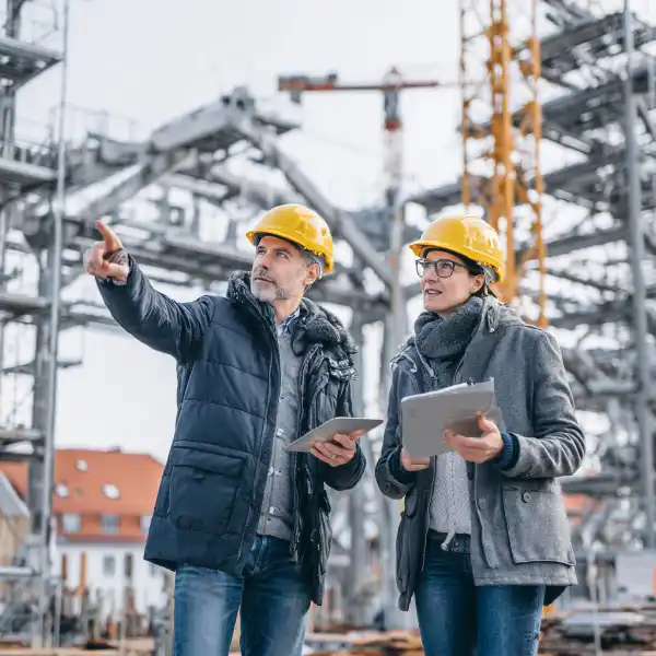 Vorgesetzte auf Baustelle