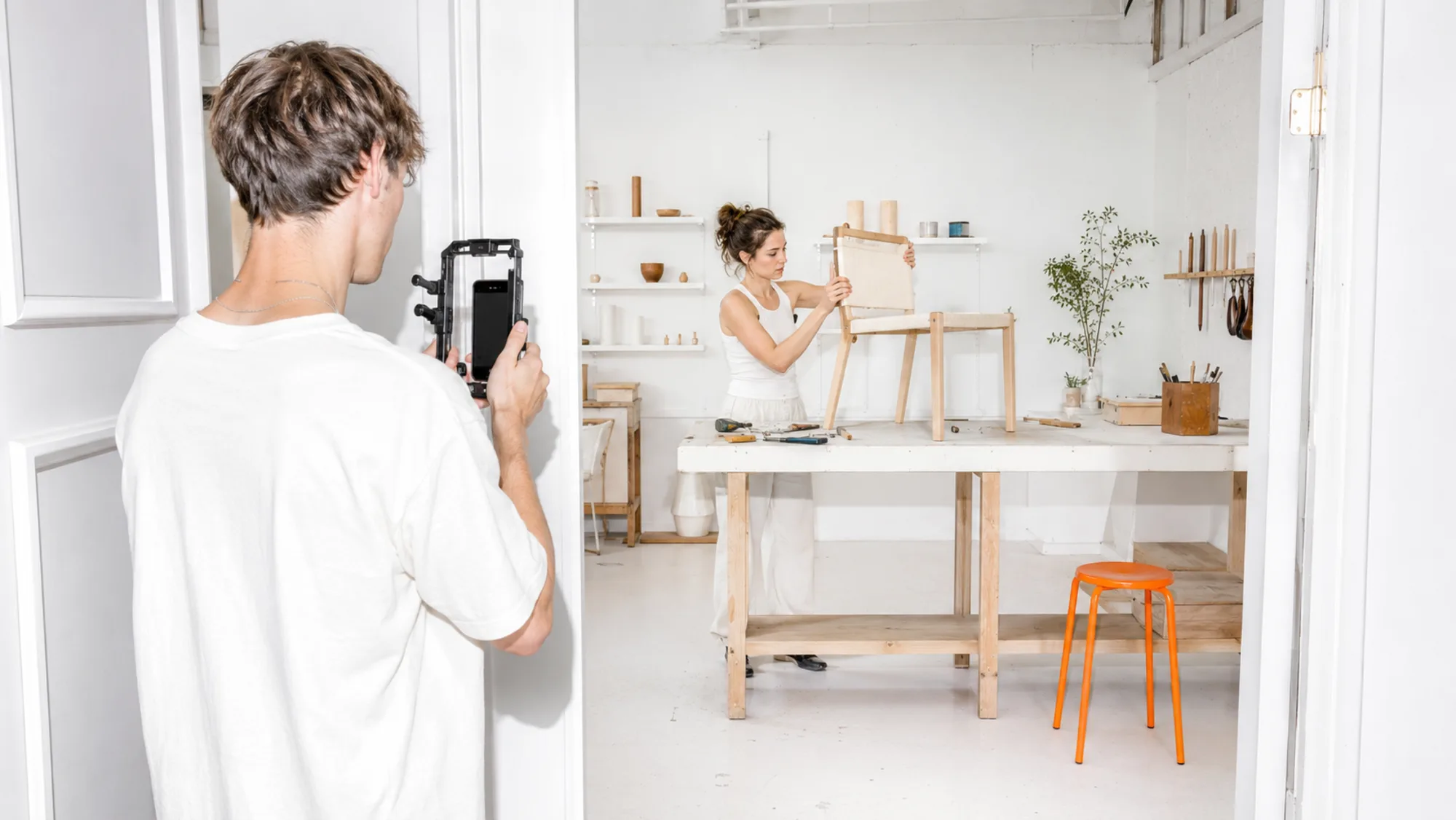 Behind the Scenes: Warum Einblicke besser funktionieren als Hochglanz