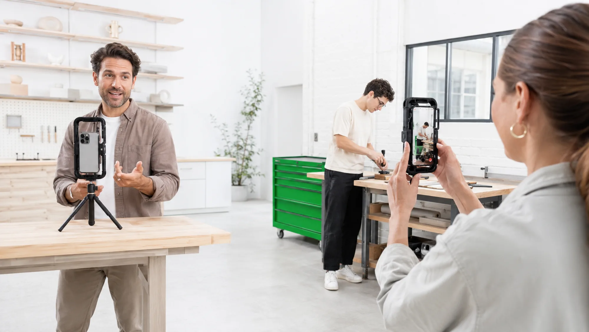 Reels drehen lassen oder selbst machen? Der ehrliche Vergleich